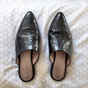 Seychelles Black Croc Embossed Flat Mules - 8.5